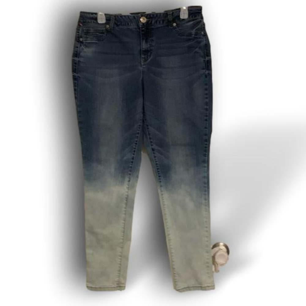 Maurice’s women’s Upcycled bleach dyed jeans size large